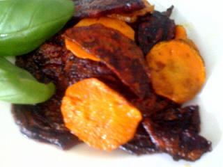 Red beet carrot chips
